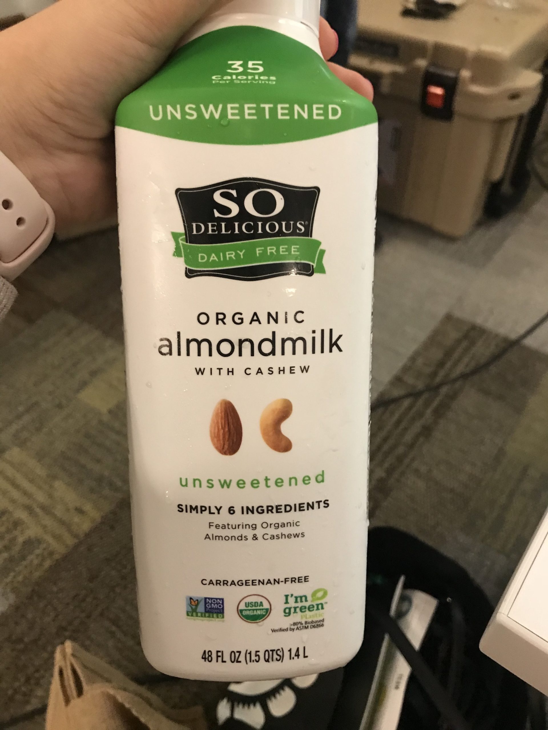  This new almond cashew milk from So Delicious has the shortest ingredient list I've seen on almond milk! 