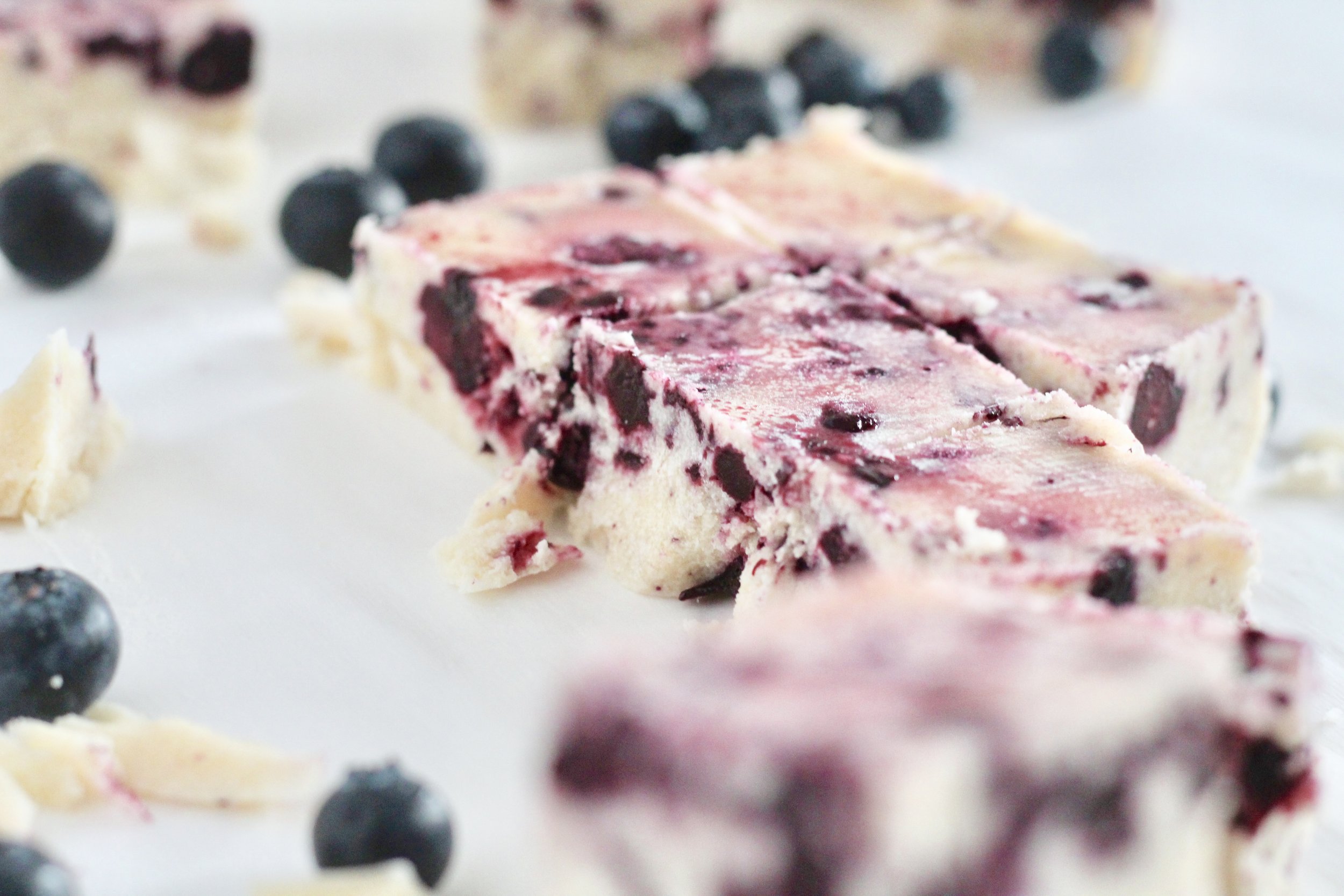  No-Cook Blueberry Vanilla Fudge 