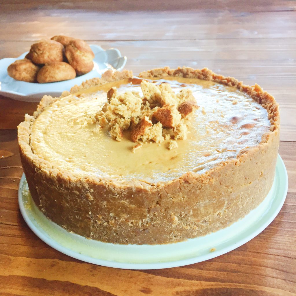snickerdoodle almond cheesecake with topping