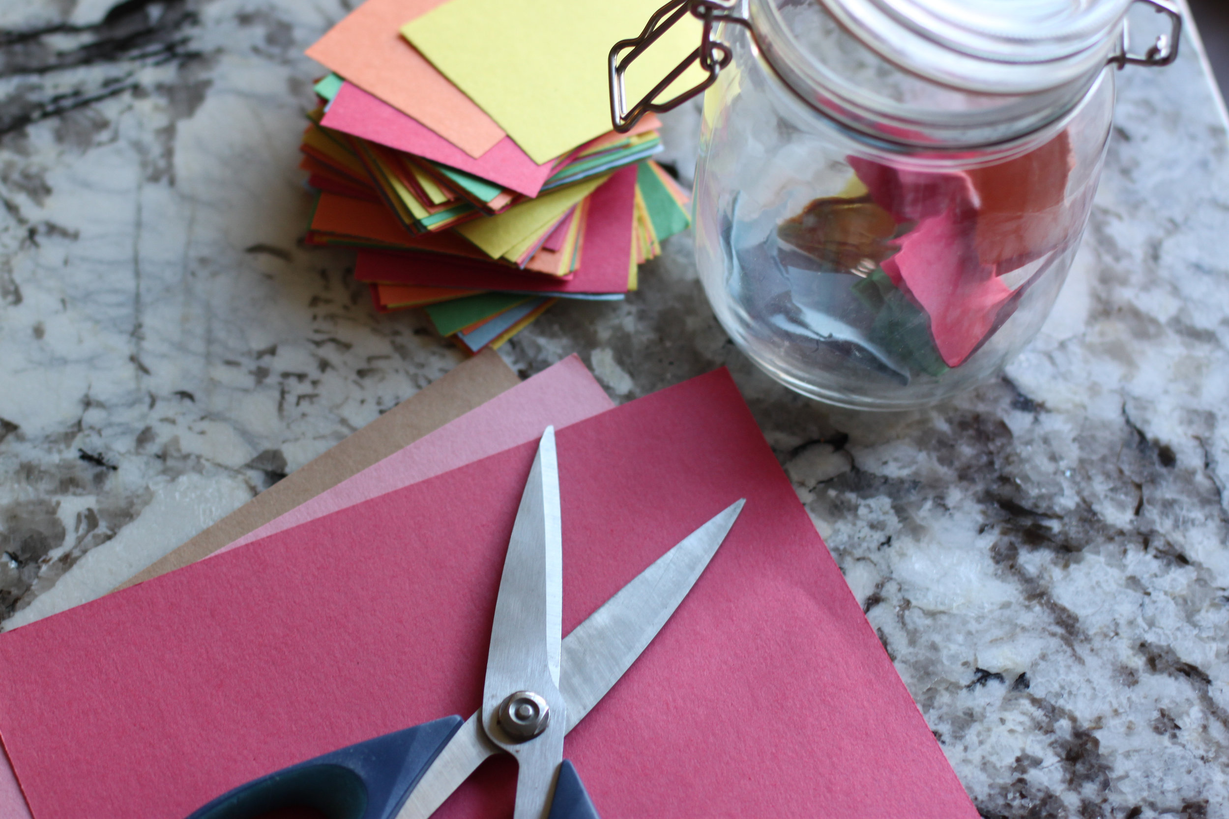  Teaching thankfulness at Valentine's Day with gratitude jars 