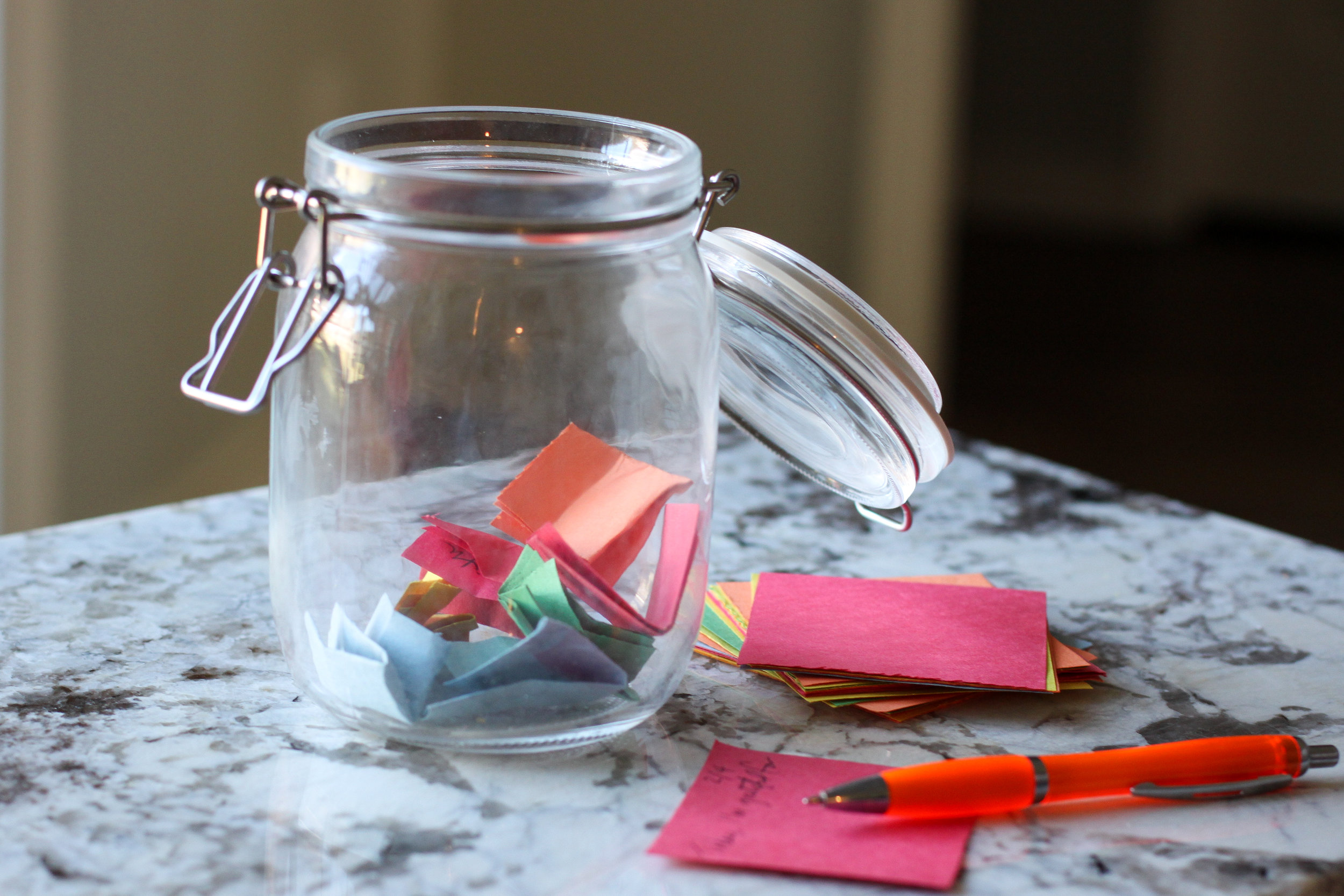  Teaching thankfulness at Valentine's Day with gratitude jars 