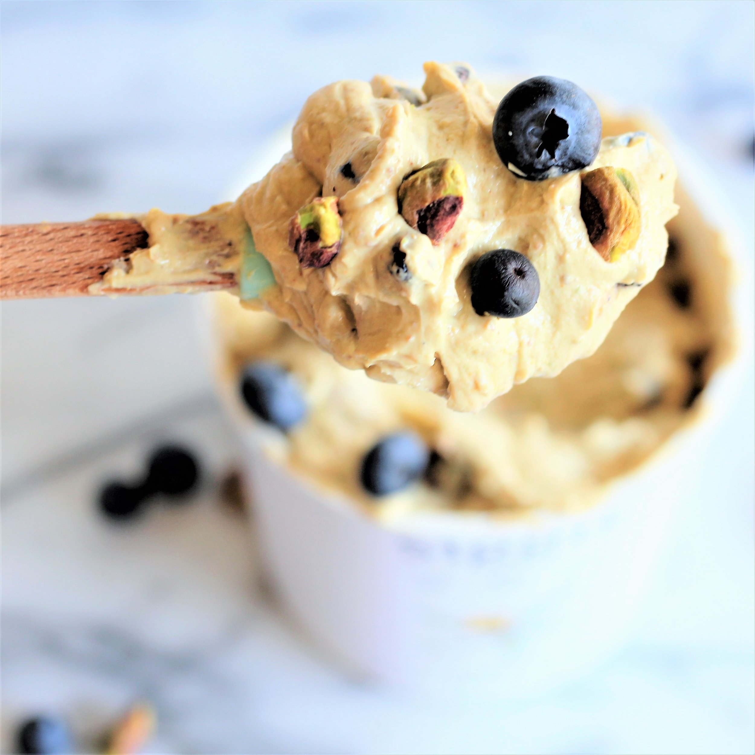 blueberry pistachio frozen yogurt | Milk & Honey Nutrition blueberry pistachio frozen yogurt
