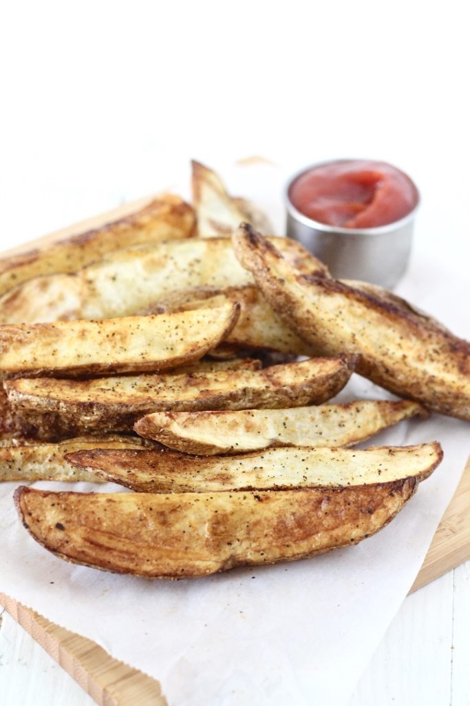 potato wedges and ketchup