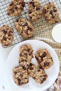 oatmeal banana breakfast bars on plate with glass of milk