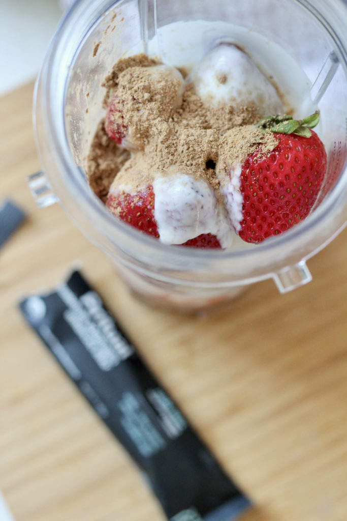 adaptogenic mushrooms in strawberry smoothie