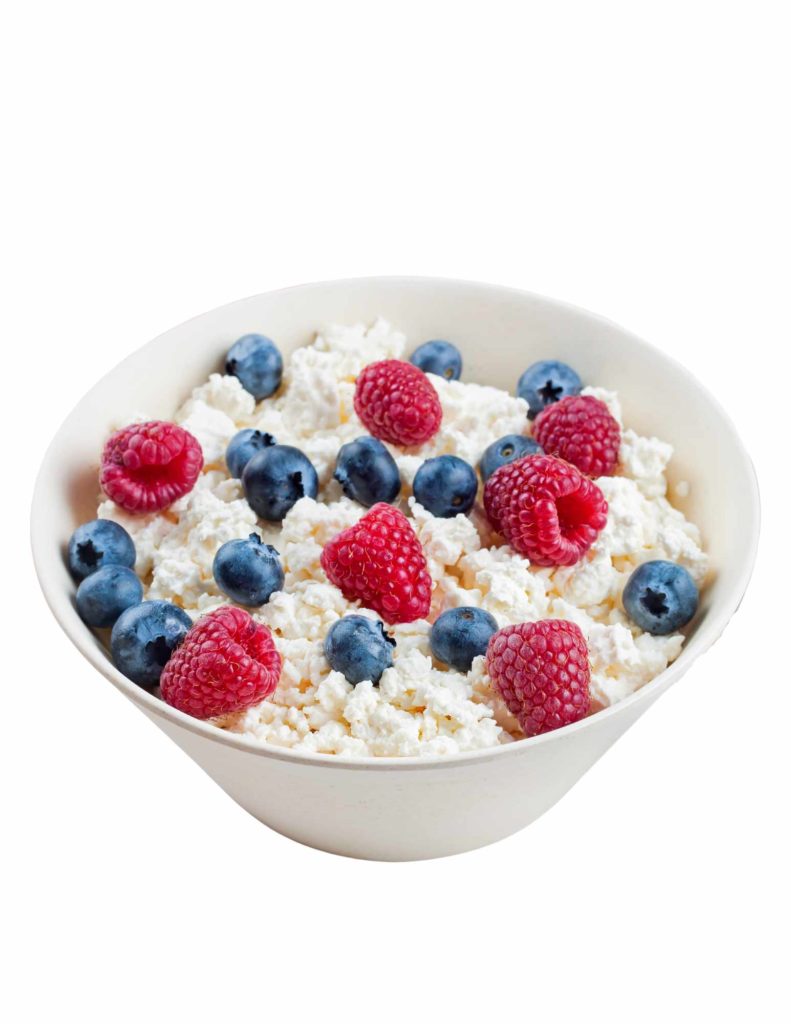 low fat cottage cheese and berries