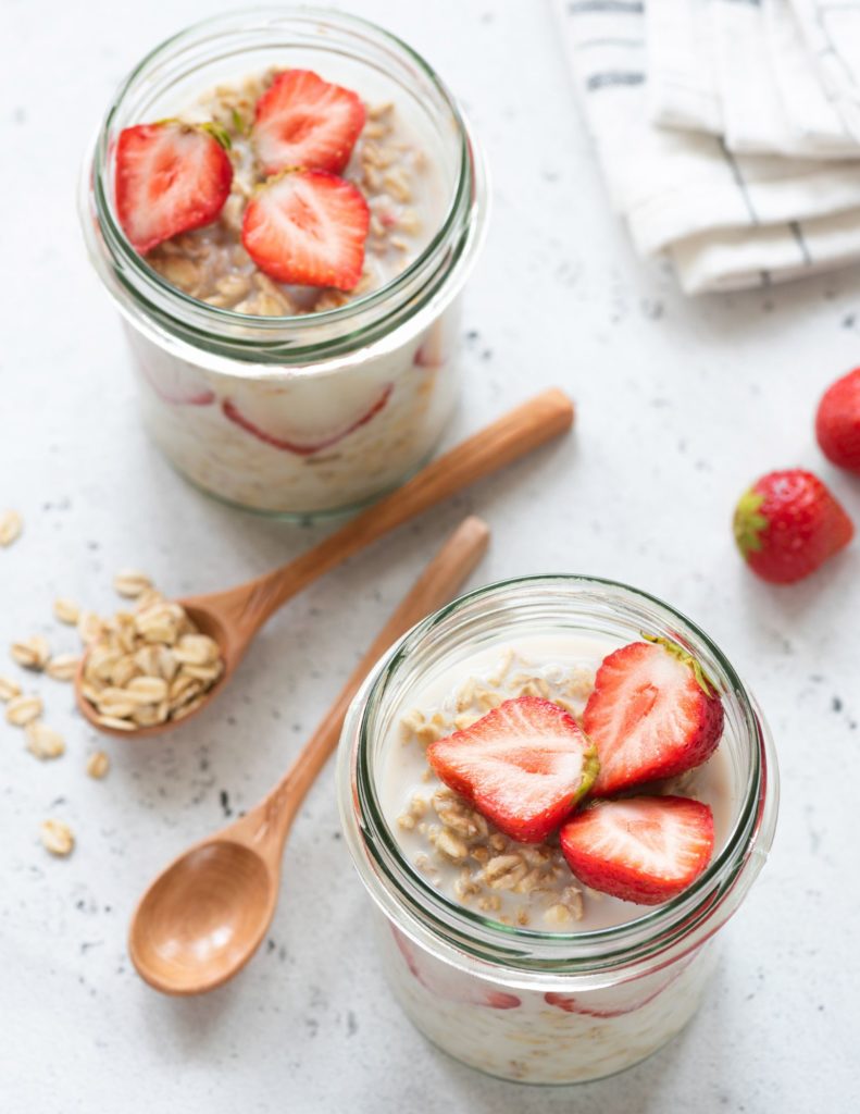 strawberry overnight oats