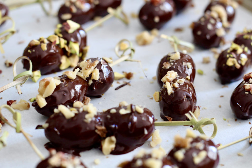 dark chocolate covered grapes