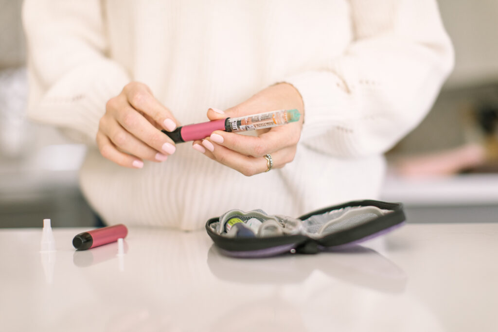 woman injecting insulin with insulin pen